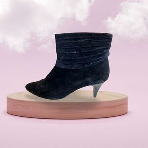 Black Suede Vintage Gloria Vanderbilt Slouch Ankle Boots with Kitten Heel. 7